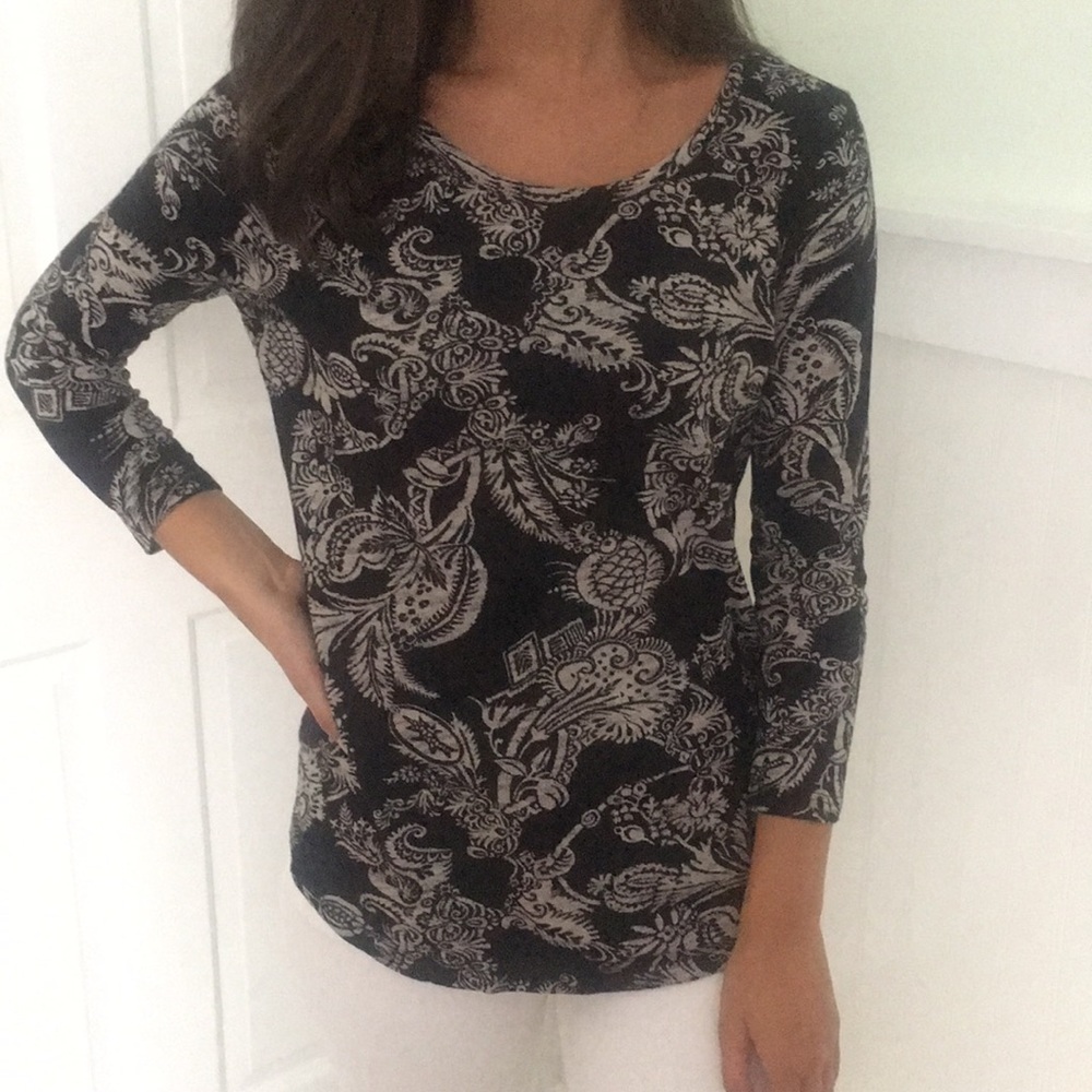 Quarter sleeve top